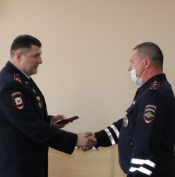 В Арсеньеве вручили отличившимся полицейским медаль «За смелость во имя спасения» 0