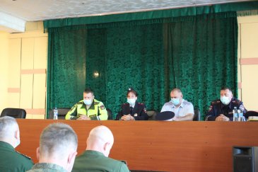 Сотрудники ГИБДД города Арсеньева провели с военнослужащими беседы о соблюдении ПДД 1