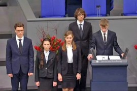 Все обсуждают мальчика, который ничего особого не сказал.