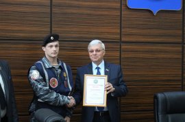 Полицейские в Арсеньеве наградили дружинников за активное участие в охране общественного порядка 3