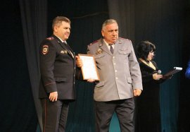 В Арсеньеве поздравили сотрудников полиции с профессиональным праздником.