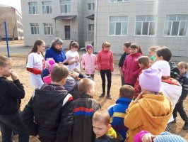 1 апреля молодогвардейцы организовали традиционный праздник для воспитанников «Ласточка». 0