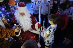 В гостях у Приморского Деда Мороза побывала тысяча юных приморцев