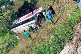 В Приморье перевернулся автобус с китайскими туристами: двое погибших