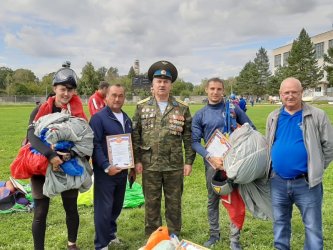 В Арсеньеве прошли парашютные прыжки – в честь Дня города 2