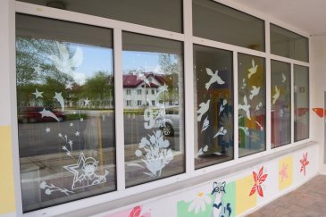 Арсеньевская детская школа искусств приняла участие в акции «Окна Победы»