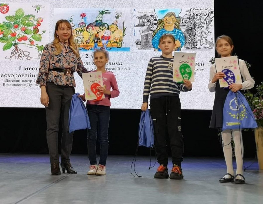 Художники Детской школы искусств приняли участие в конференции школьников «День рододендрона - 2023»