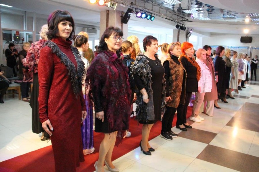 В Арсеньеве прошел показ мод «Десант красоты 45+»