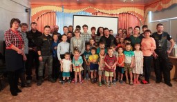 Клуб байкеров БАРС побывал в Арсеньевском социально-реабилитационном центре «Ласточка» 1