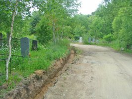 В Арсеньеве продолжаются работы по благоустройству территории городского кладбища