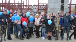 Сотрудники Центральной городской библиотеки организовали акцию «Голубая лента»