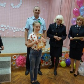 Полицейские Арсеньева поздравили воспитанников детского дома с днем рождения 0