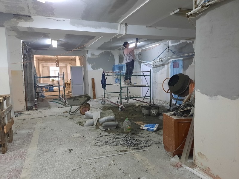 Общественные наблюдатели Арсеньева контролируют ход ремонтных работ в филиале детской поликлиники
