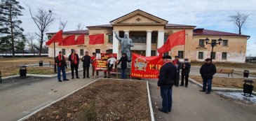 Коммунисты Арсеньевского местного отделения провели автопробег к памятникам 2