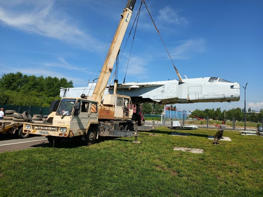 В арсеньевском музее авиации - новый экспонат Су-24