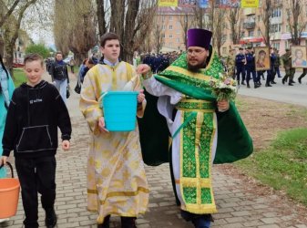 В Арсеньеве прошел традиционный Крестный ход, но первомайского шествия не будет 1