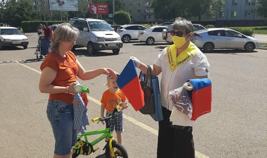 Волонтерские организации присоединились к празднованию Дня России