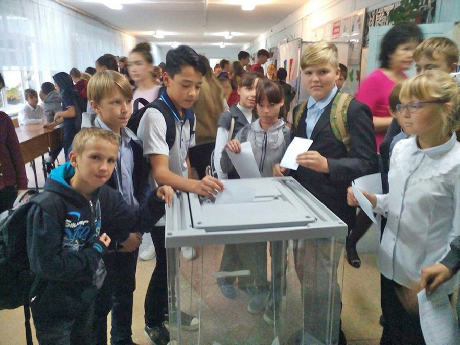 В школах Арсеньева прошел единый день выборов в органы ученического самоуправления