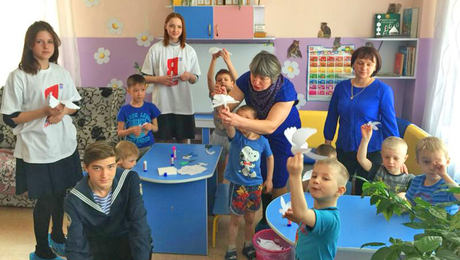 Молодогвардейцы вместе с представителями Арсеньевской епархии побывали в центре «Ласточка»