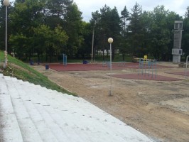 В Арсеньевском городском округе продолжается благоустройство сквера и парка 1