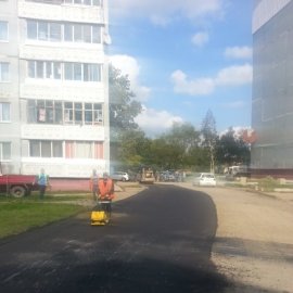 В Арсеньевском городском округе идут работы по асфальтированию дворовых территорий и проездов 0