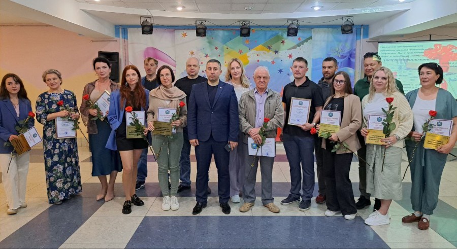 В Арсеньеве поздравили предпринимателей В Арсеньеве поздравили предпринимателей