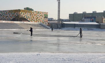 В Арсеньевских спортивных школах началась подготовка катков к зимнему сезону