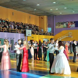 Старшеклассники Арсеньева собрались 15 февраля на благотворительный Сретенский бал 10