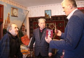 Памятные медали к 75-летию Победы вручаются ветеранам Арсеньева
