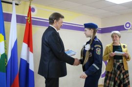 Арсеньевским школьникам вручены сертификаты на получение путевок в детские центры отдыха 0