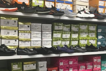 Почти 300 пар обуви арестовали в магазинах Приморья