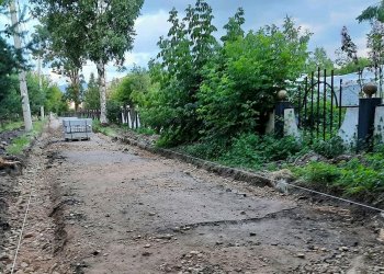 В Арсеньеве продолжается ремонт тротуара по улице Жуковского