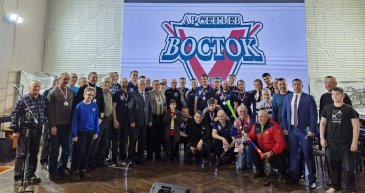 Арсеньевцы встречали хоккеистов команды «Восток»