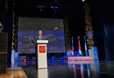 Торжественное собрание и праздничный концерт, состоялись сегодня в ДК «Прогресс».