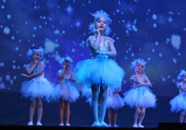На сцене ДК «Прогресс» состоялся концерт, посвященный Дню матери России