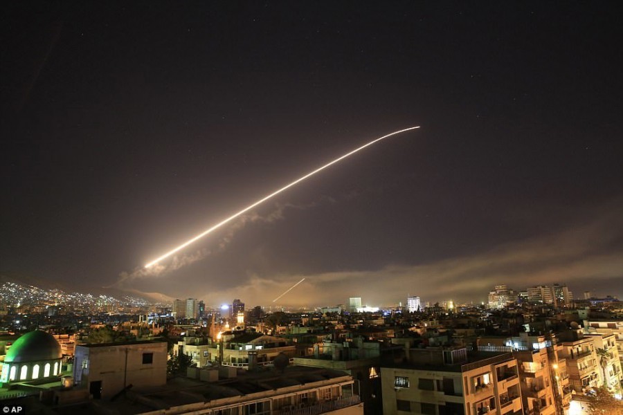 США, Великобритания и Франция атаковали Сирию. Под удар попали Дамаск и Хомс