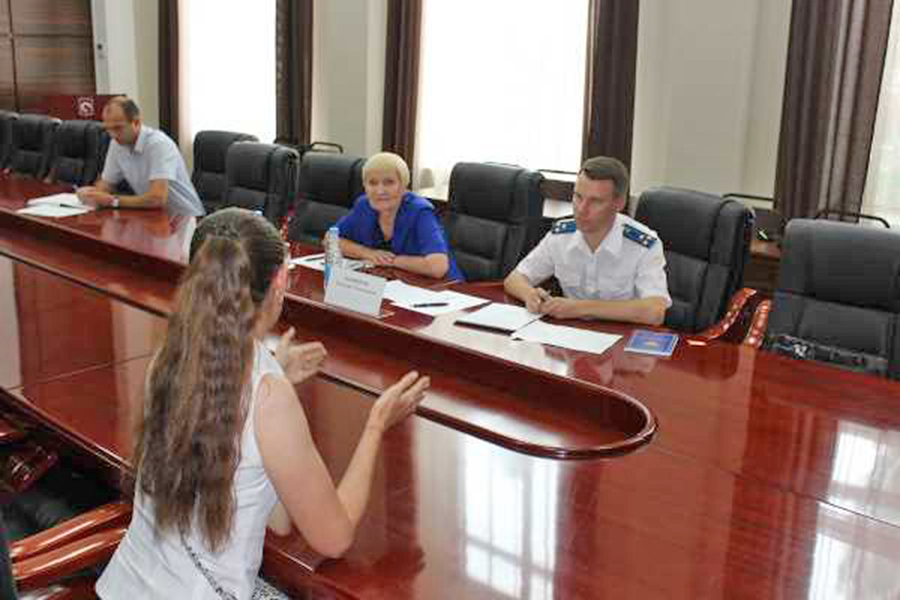 25 июня прокурор города Арсеньев и заместитель главы провели совместный прием