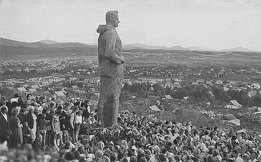 Арсеньев. Открытие памятника 1972 год