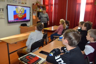 Арсеньевским школьникам рассказали об истории создания герба России