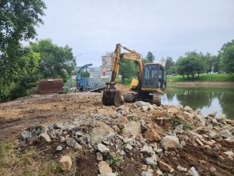 В Арсеньеве приступили к ремонту мостика через речку Дачную 0