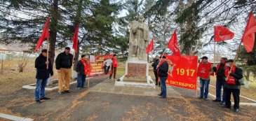 Коммунисты Арсеньевского местного отделения провели автопробег к памятникам 6
