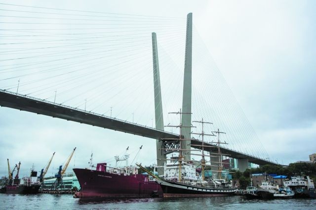 Порт Владивостока отказался принимать попавшее под санкции США российское судно