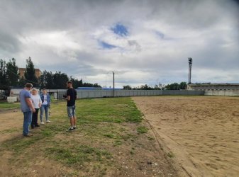 На территории «Юность» завершаются работы по устройству площадки для пляжного волейбола