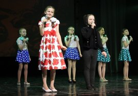 ​Гала-концерт вокального блока «Город поет» прошел 22 марта на сцене дворца культуры «Прогресс» 1