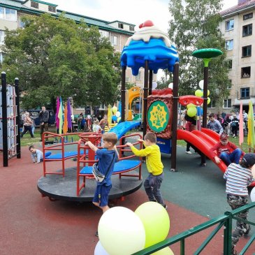 В Арсеньеве состоялась церемония открытия детской площадки 1