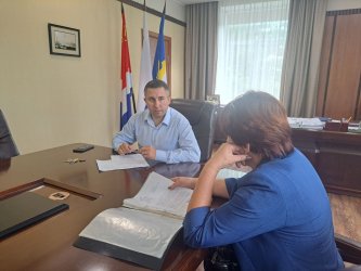Глава Арсеньевского городского округа Сергей Угаров регулярно проводит приемы граждан
