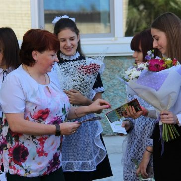 В школах города Арсеньев проходят торжественные линейки, посвященные Дню знаний 2