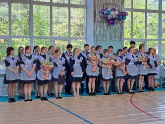 В Арсеньеве прозвенели последние звонки, отмечая окончание учебного года 3