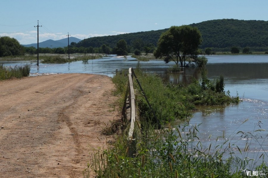 Из-за разлива реки Арсеньевка затопило дороги и подворья в Анучинском районе Приморья