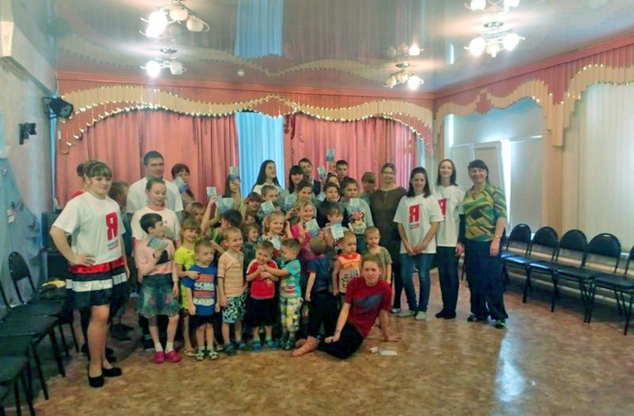 Молодогвардейцы Арсеньева побывали в социально-реабилитационном центре «Ласточка»